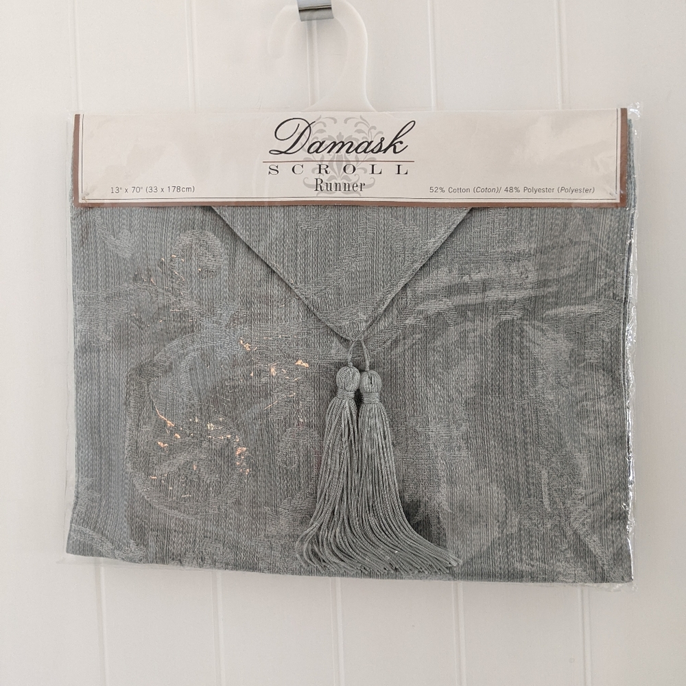 NWT Damask Scroll Table Runner